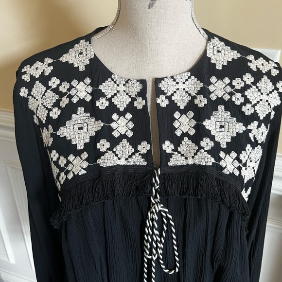 Mossimo, Black & Ivory embroidered open front Boho fringed blouse/cardigan. - Picture 12 of 15